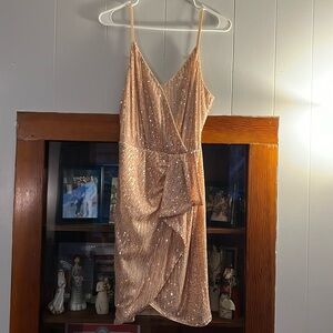 Women dress . Size medium. Gold sequins.